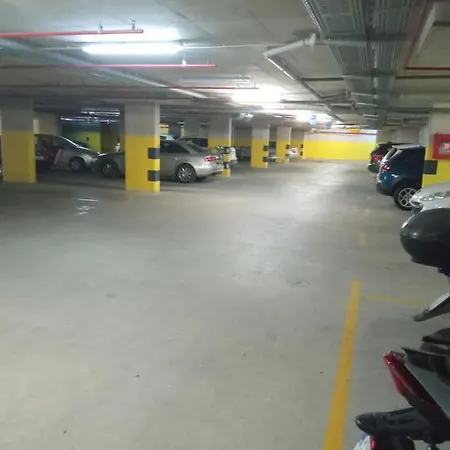 Great Apartment, Free Parking In The Garage, Znjan Lägenhet