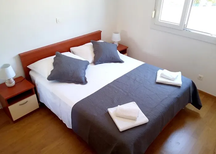 Apartment Great Apartment, Free Parking In The Garage, Znjan *