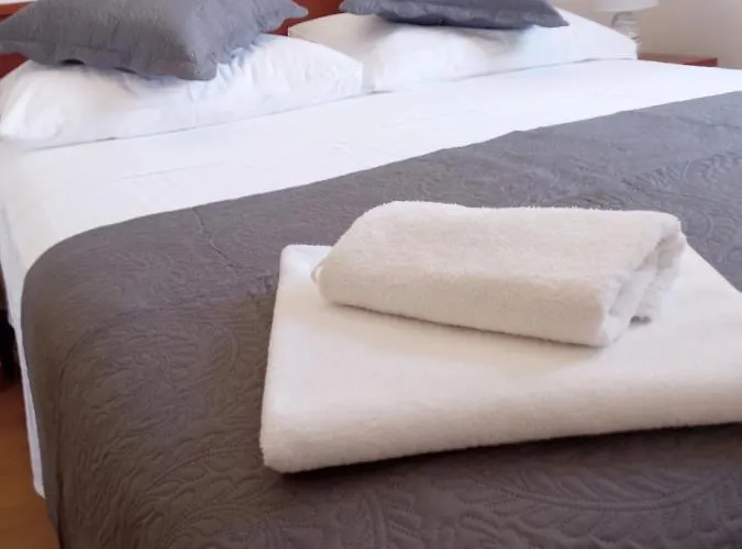 Apartment Great Apartment, Free Parking In The Garage, Znjan *