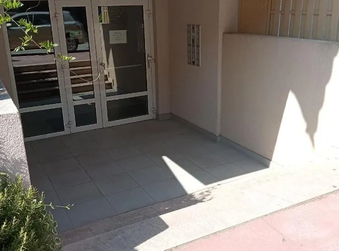 Great Apartment, Free Parking In The Garage, Znjan Apartment *