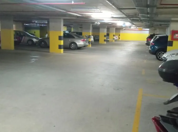 Great Apartment, Free Parking In The Garage, Znjan Apartment