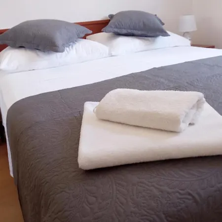 Апартаменти Great Apartment, Free Parking In The Garage, Znjan *