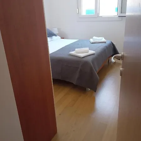 Great Apartment, Free Parking In The Garage, Znjan *