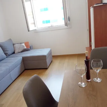 Great Apartment, Free Parking In The Garage, Znjan Апартаменти *