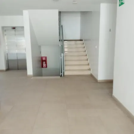 Great Apartment, Free Parking In The Garage, Znjan Апартаменти